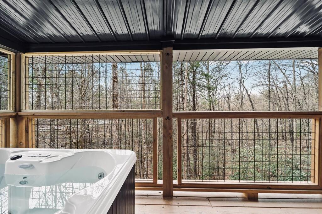 Honeymoon Couples Cabin Secluded, Hot Tub, Views Sevierville Luaran gambar