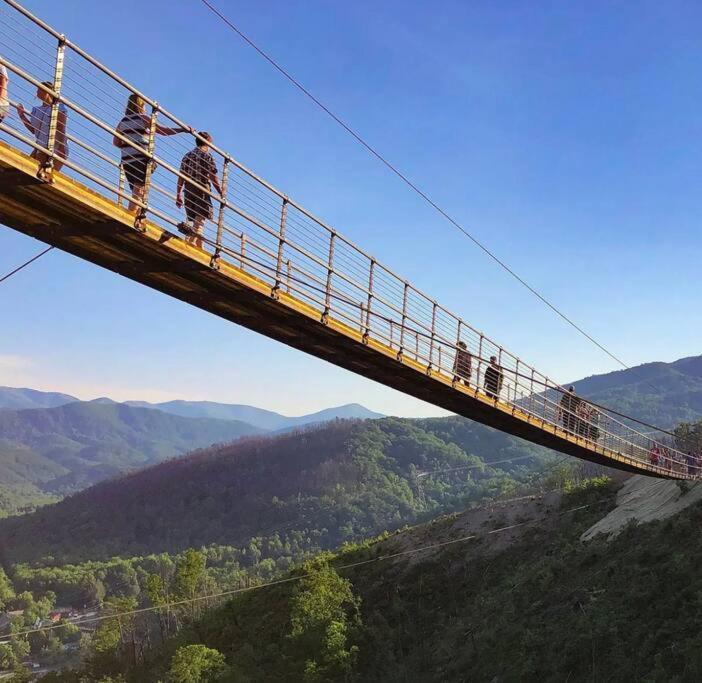 Honeymoon Couples Cabin Secluded, Hot Tub, Views Sevierville Luaran gambar